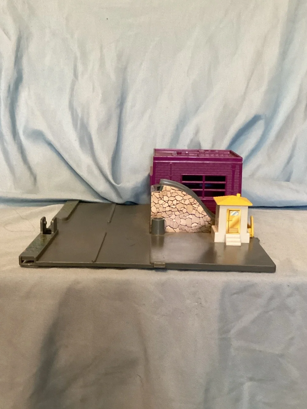 Hot Wheels Purple and Gray Kids Vehicle Playset with Yellow Accent